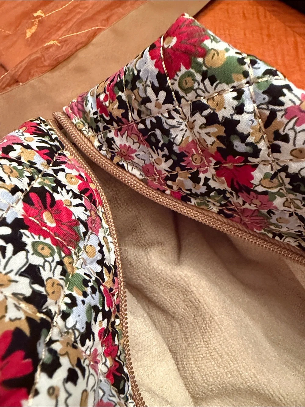 New moon nude Floral Cosmetic Bag in Pink & Red Daisy Print